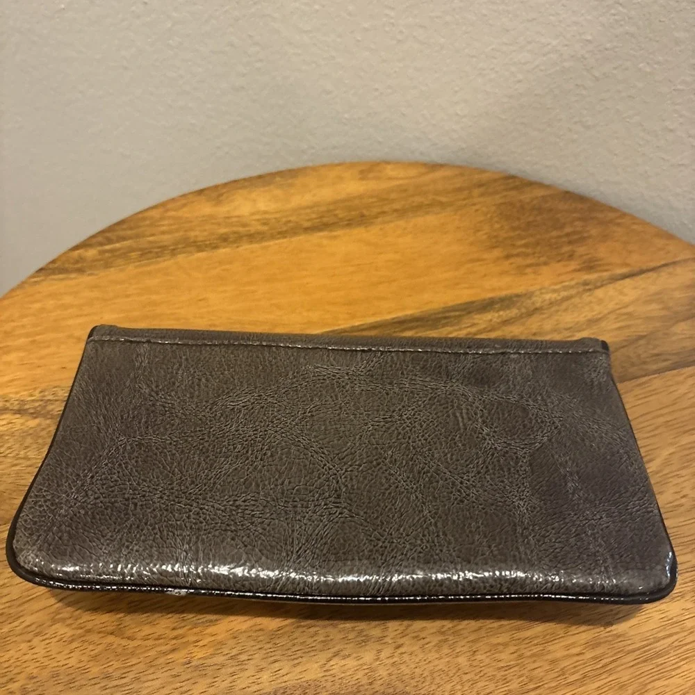 Simply Vera Wang Fold over Magnetic Handbag/Clutch/Wallet~Gunmetal‎ Gray~EUC